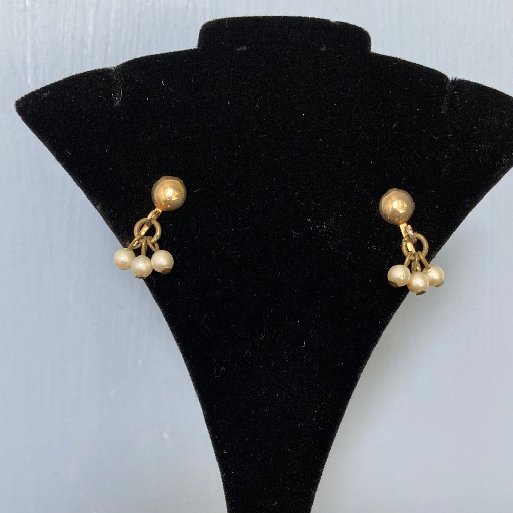 Elegant Vintage Gold Tone and Pearl Drop Clip-on Earrings